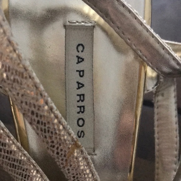 Gold high heels pre owned good 😊👠 - Picture 5 of 10